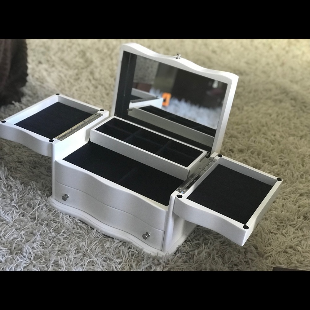 Lori Greiner Jewerly holder